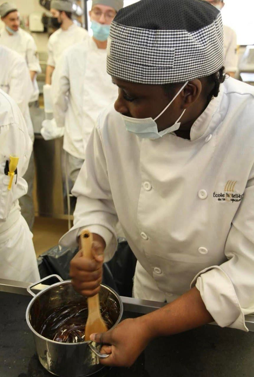 Chef Fifi en cuisine